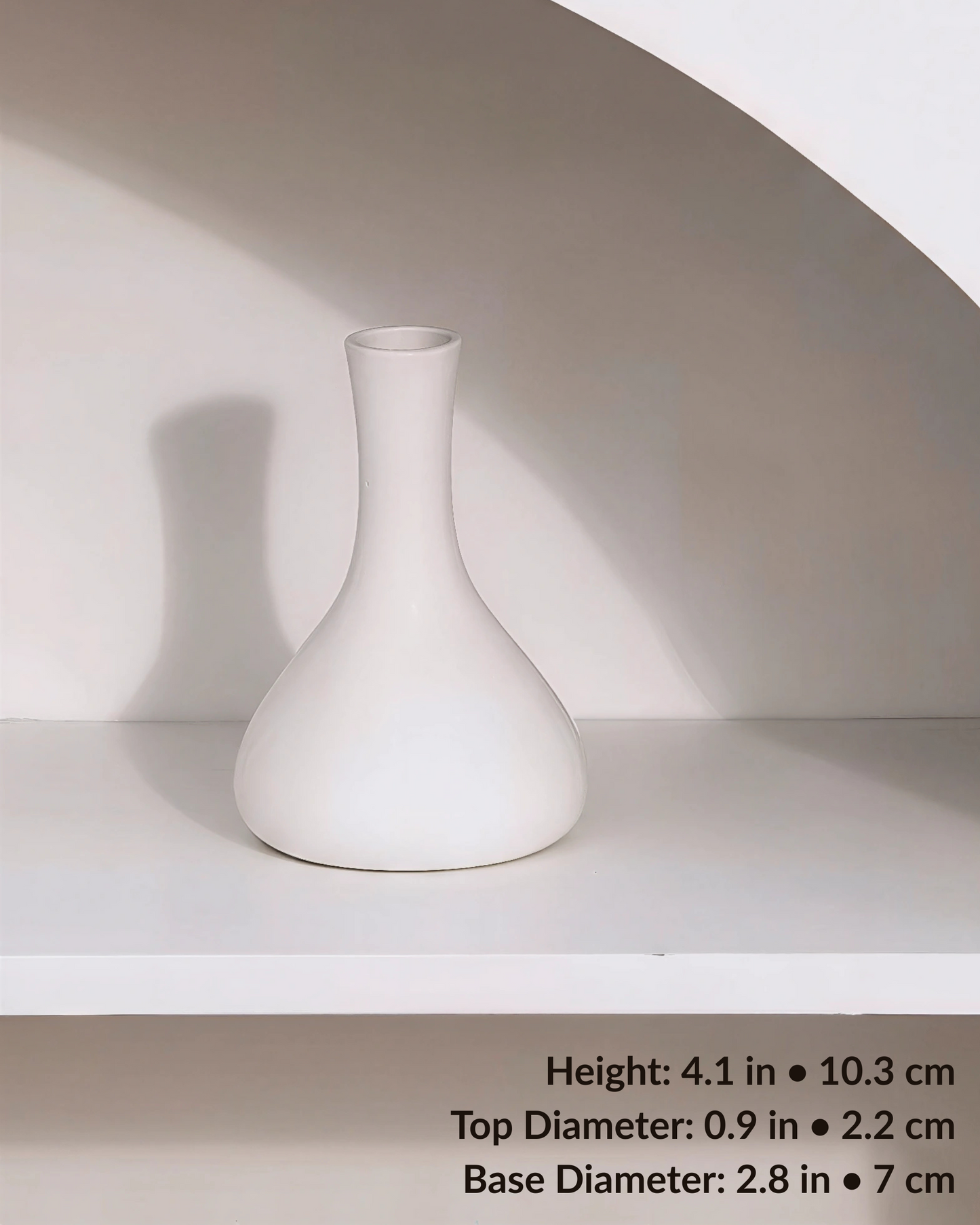 Aurivva Minimalist Collection – Elin Vase (White Nordic Ceramic)