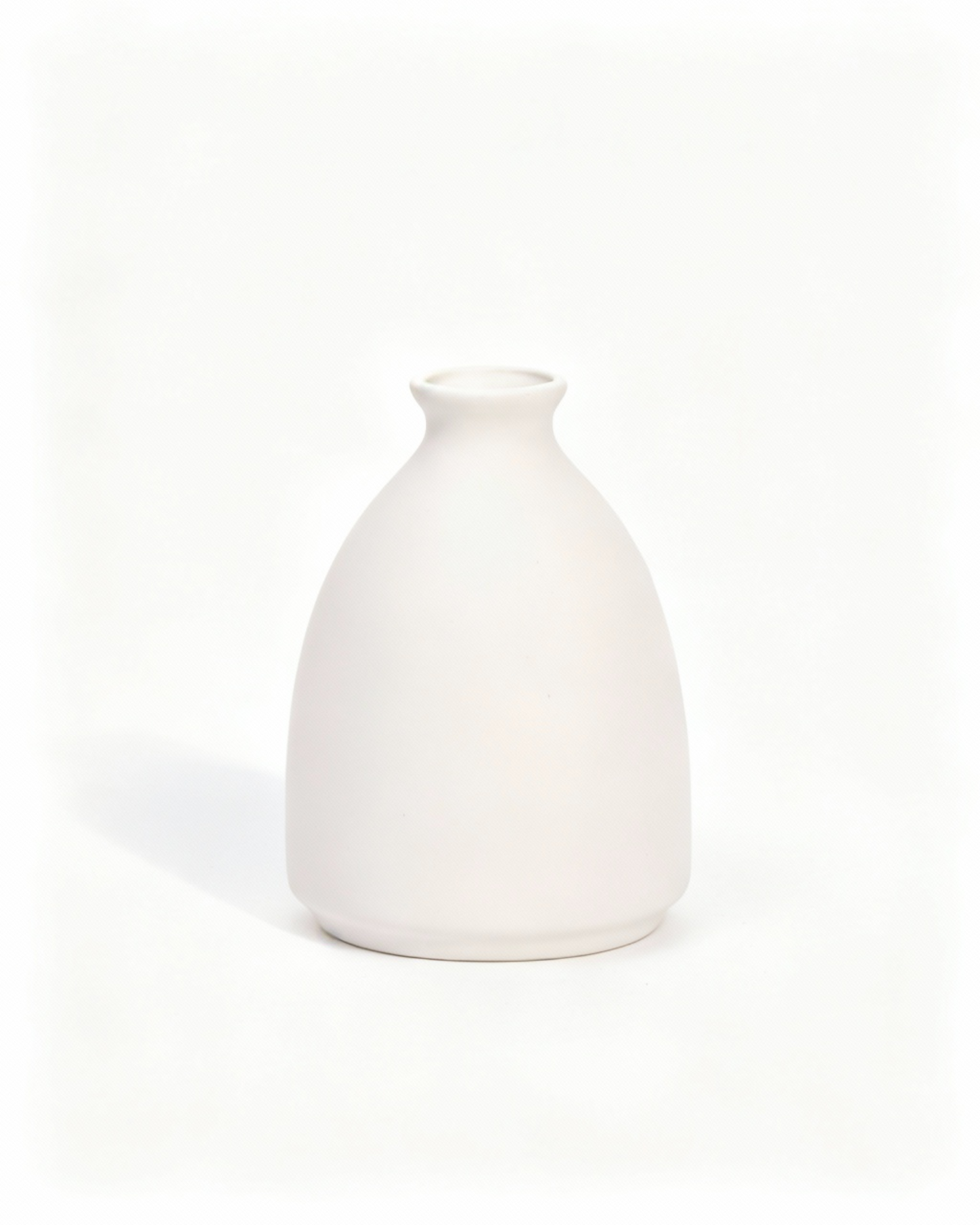 Aurivva Minimalist Collection – Nara Vase (White Nordic Ceramic)
