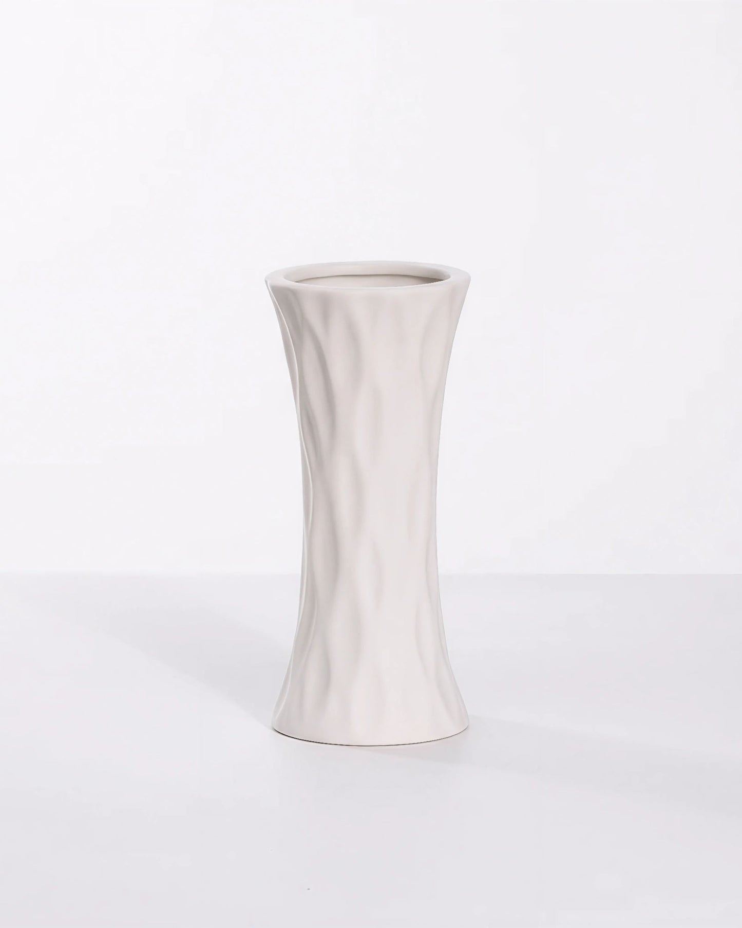 Aurivva Minimalist Collection – Soren Vase (White Nordic Ceramic)