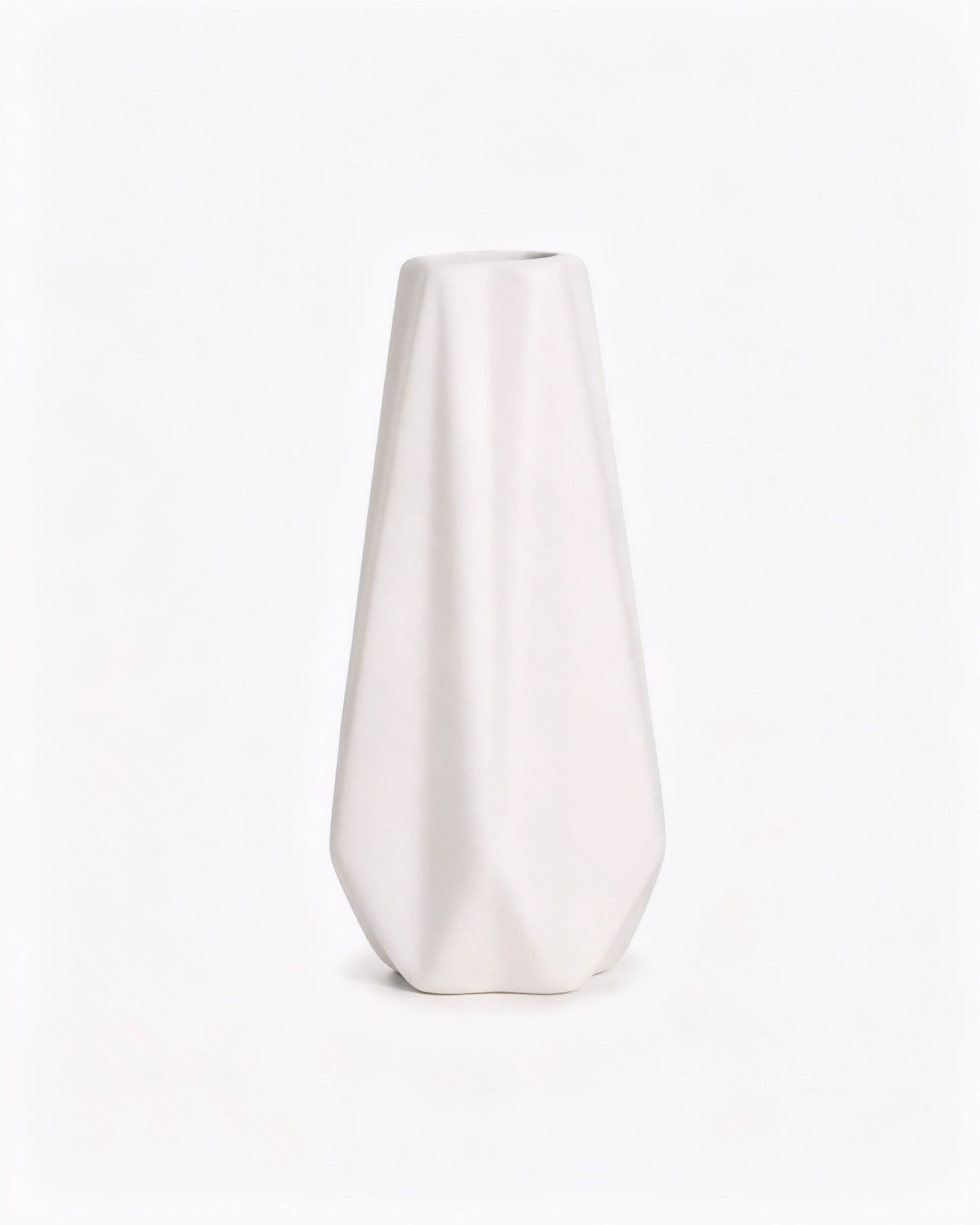 Aurivva Minimalist Collection – Eira Vase (White Nordic Ceramic)