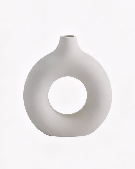 Aurivva Minimalist Collection – Loke Vase (White Nordic Ceramic)