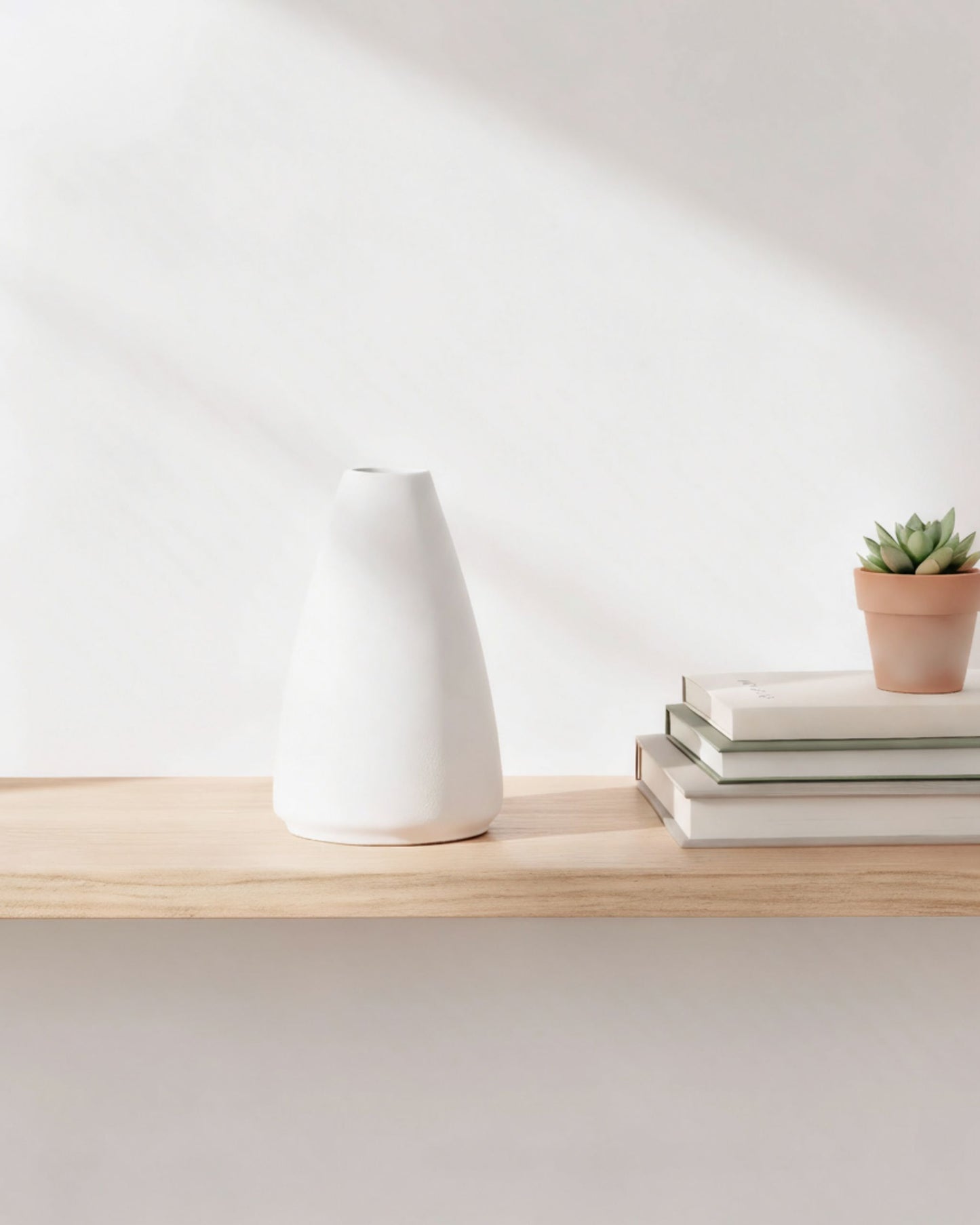 Aurivva Minimalist Collection – Arne Vase (White Nordic Ceramic)