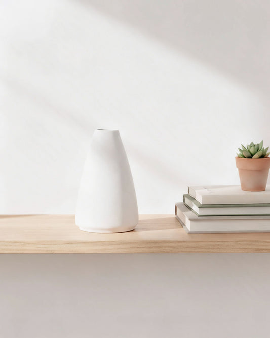 Aurivva Minimalist Collection – Arne Vase (White Nordic Ceramic)