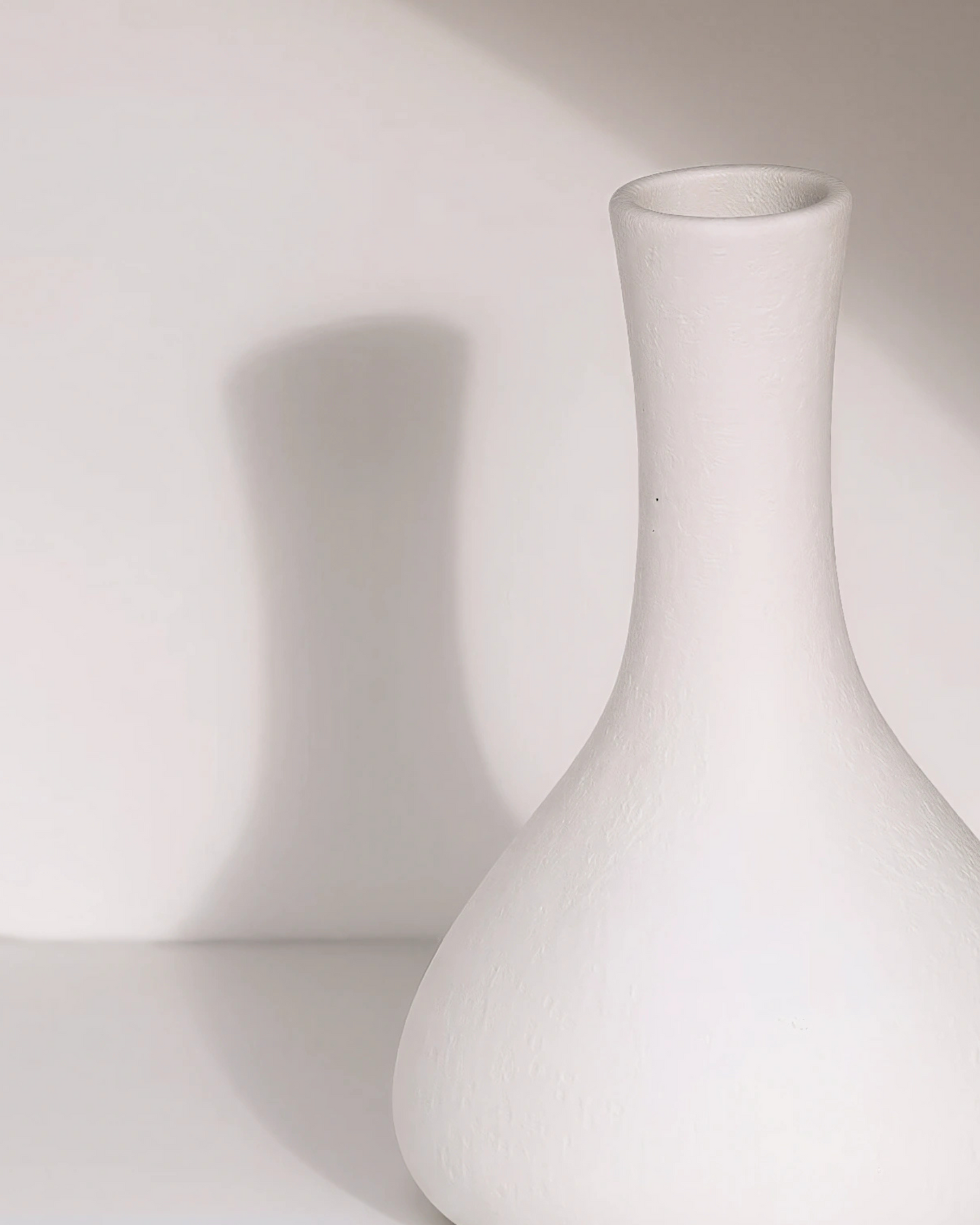Aurivva Minimalist Collection – Elin Vase (White Nordic Ceramic)