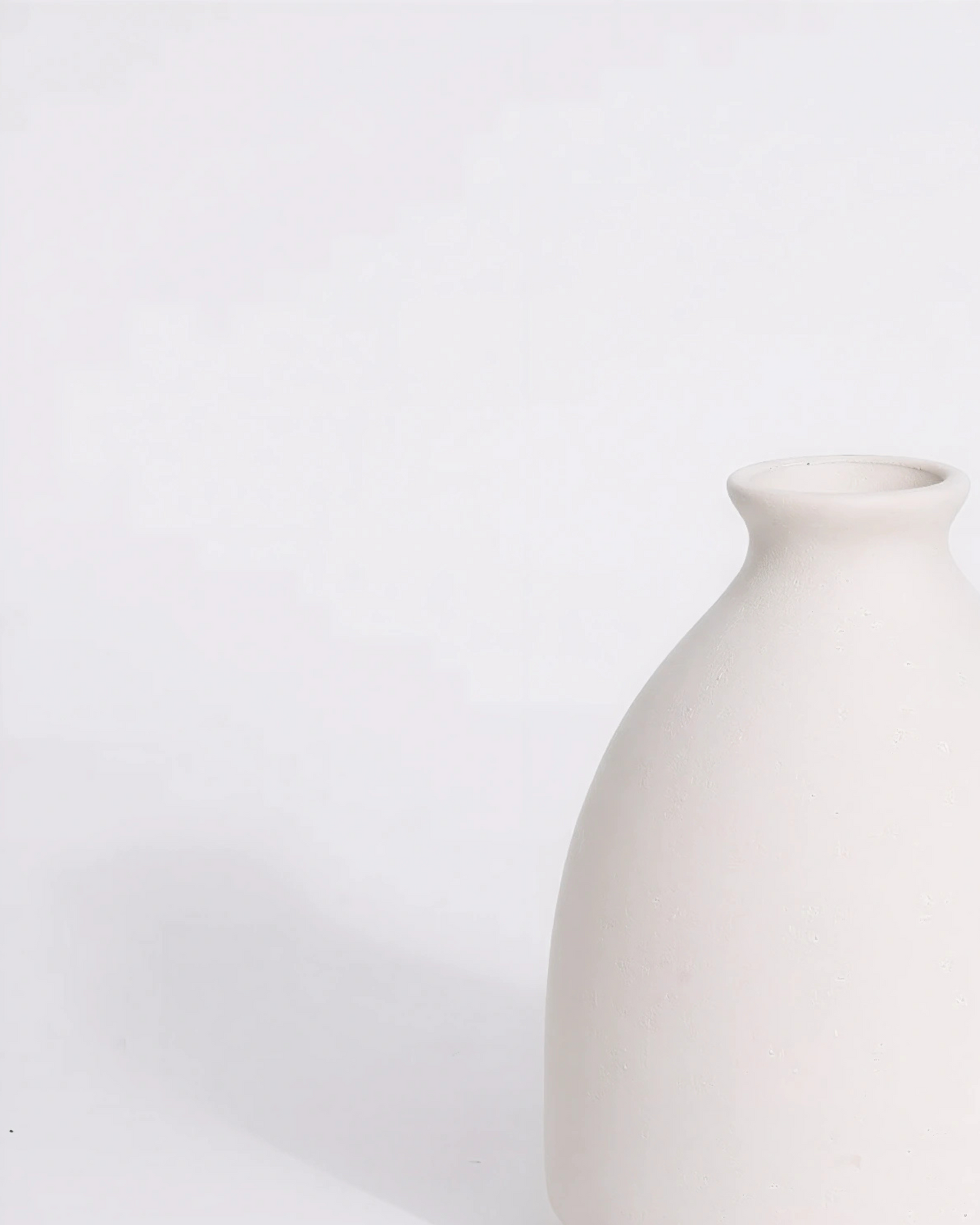 Aurivva Minimalist Collection – Nara Vase (White Nordic Ceramic)