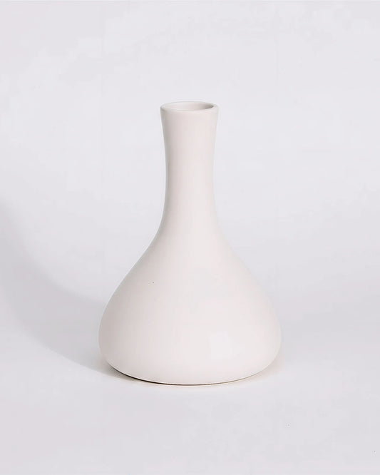 Aurivva Minimalist Collection – Elin Vase (White Nordic Ceramic)